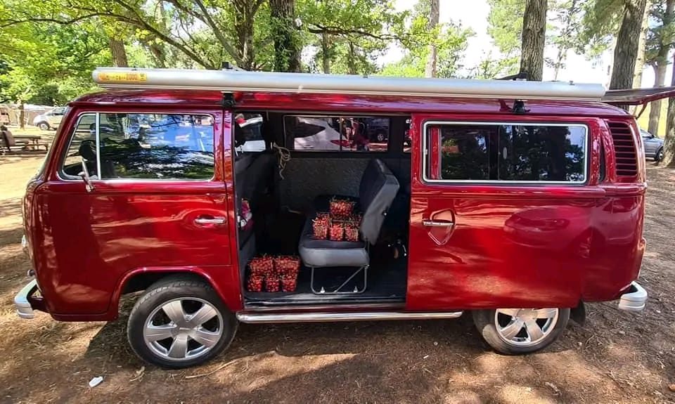 Red Kombi — image 7