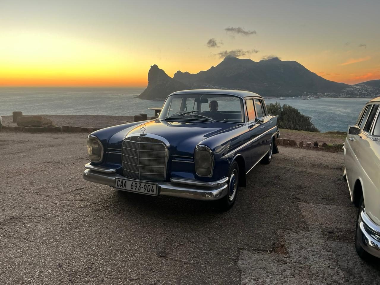 Mercedes Fintail 230S 1967 Blue — blue fintail 1.jpg