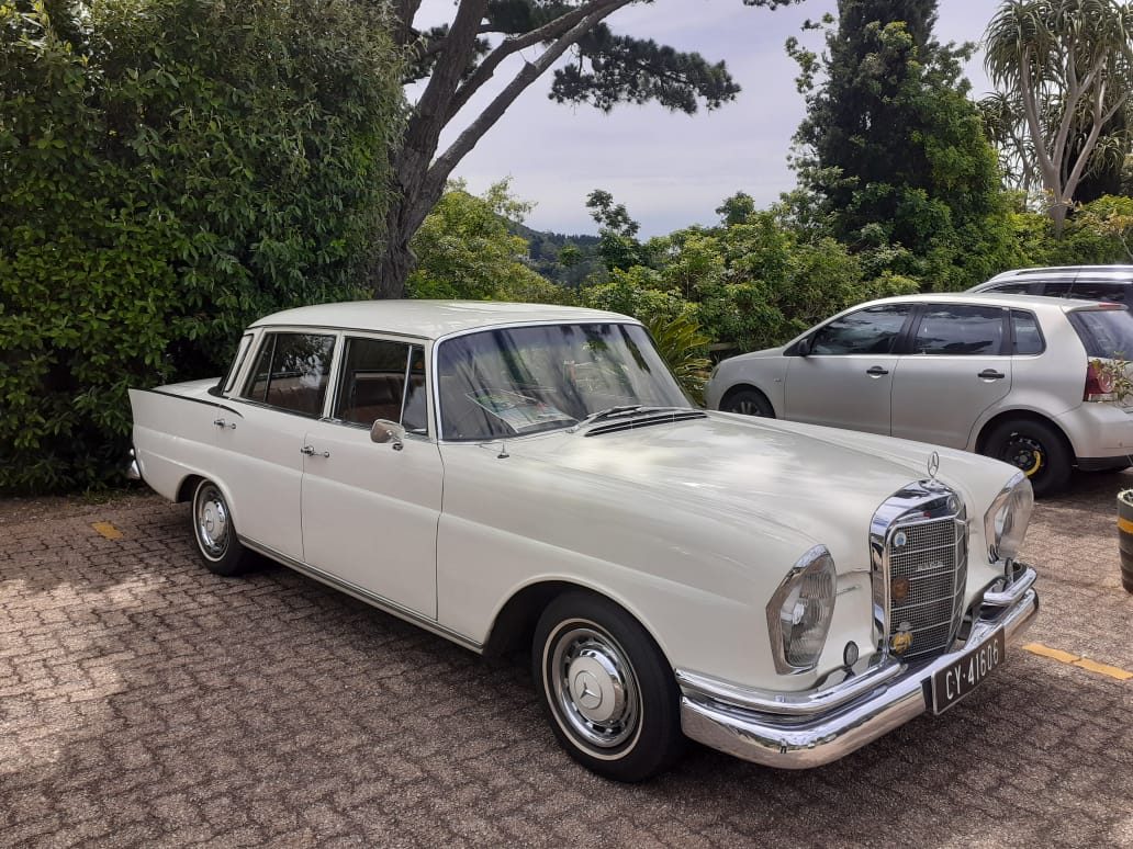 Mercedes Fintail 230S 1968 Cream  — cream fintail 2.jpg