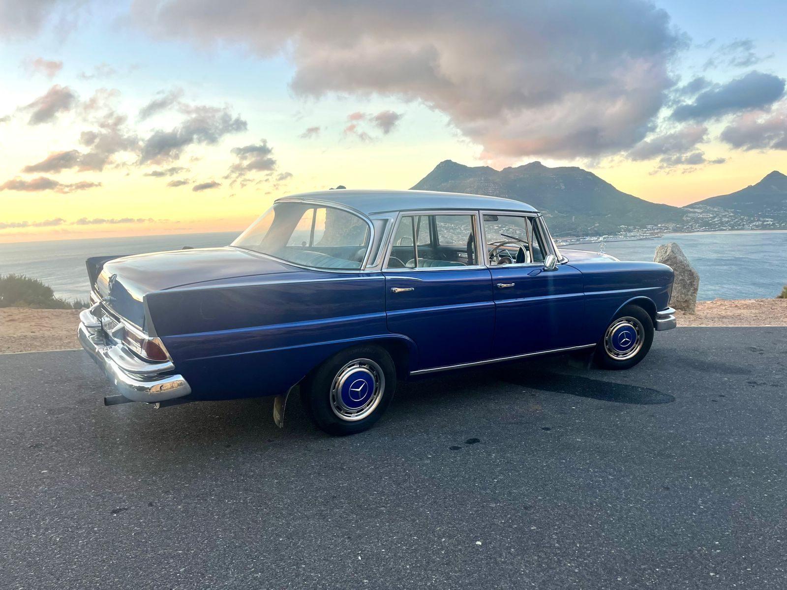 Mercedes Fintail 230S 1967 Blue — blue fintail 4.jpg